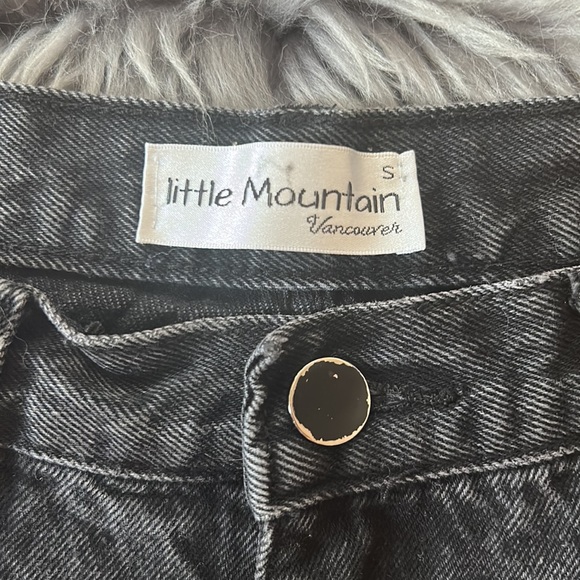 Little Mountain Mom Jeans - Picture 5 of 10